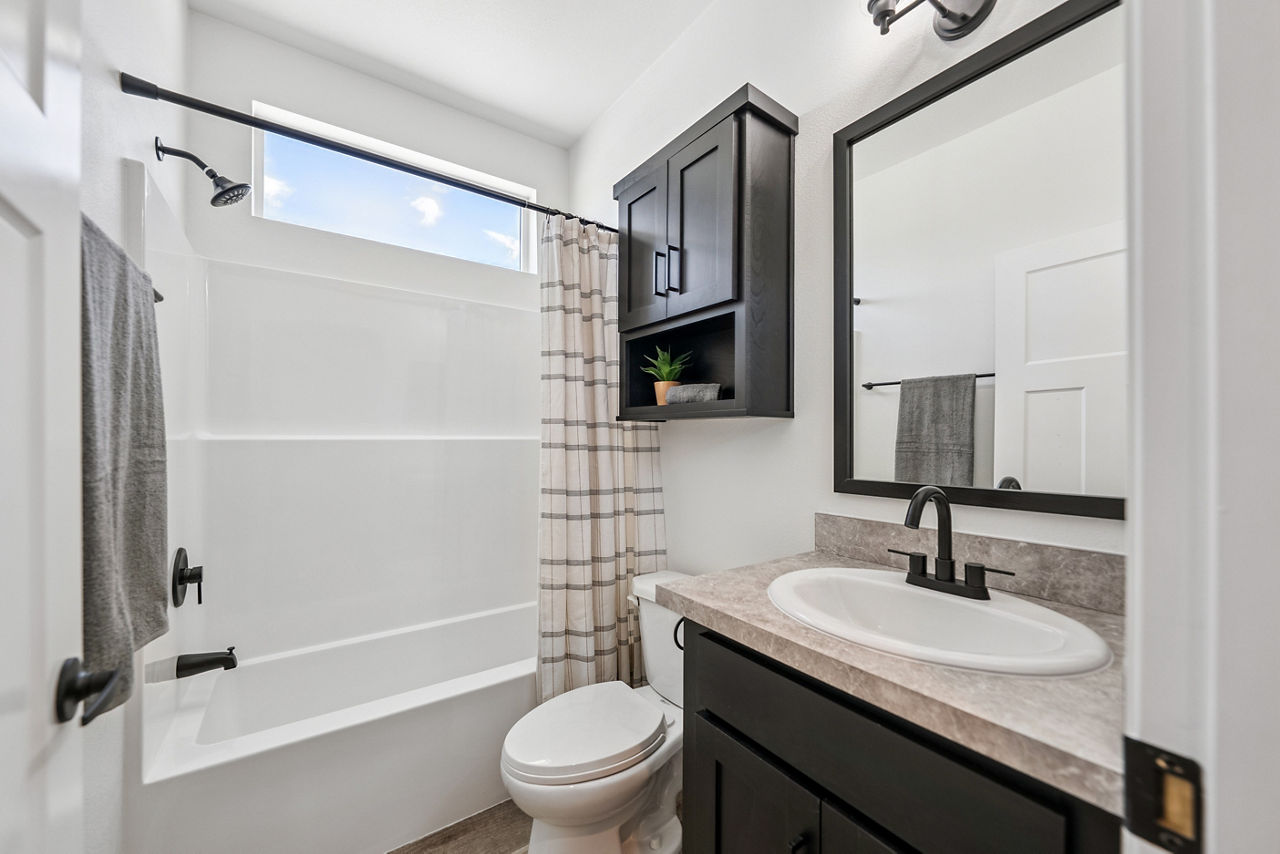 Pacific Vegas A guest bathroom