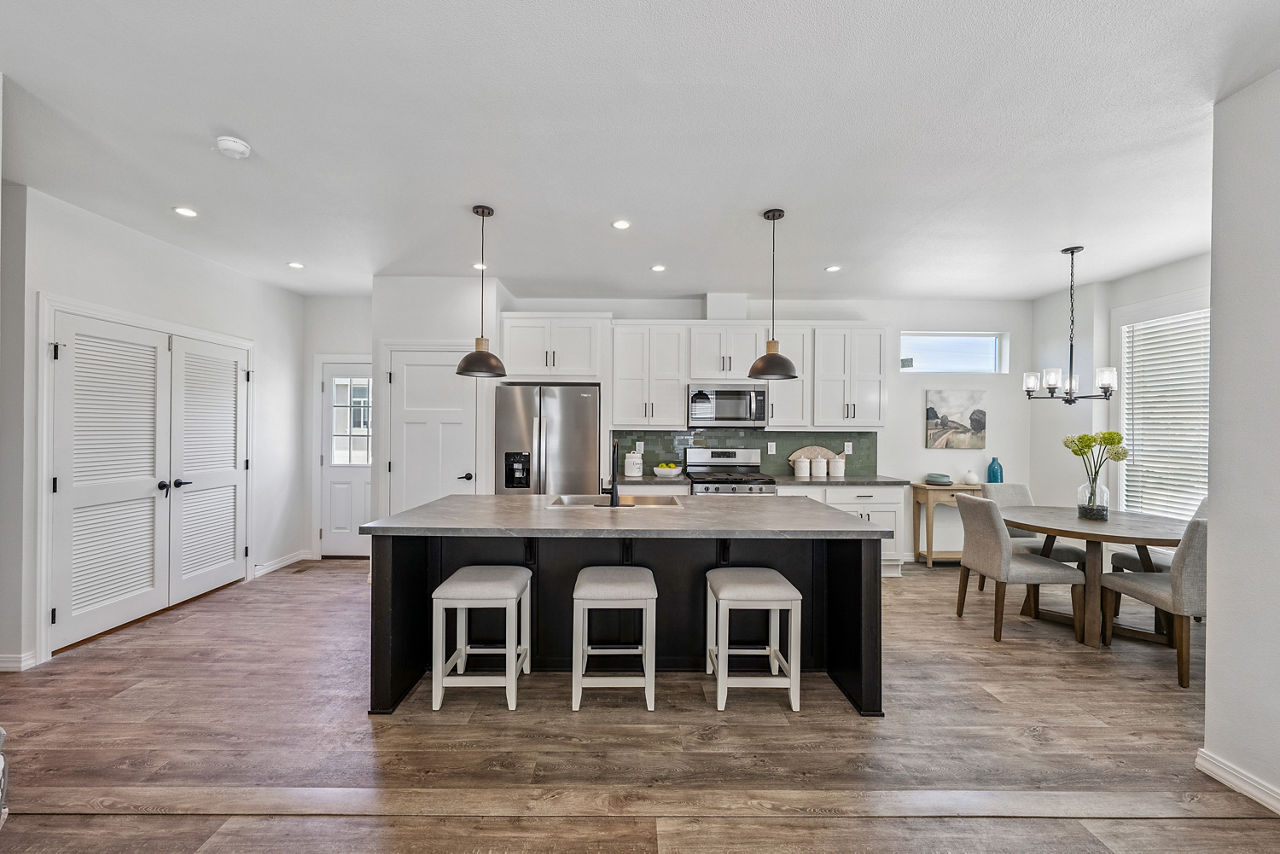 Pacific Vegas A kitchen island seating
