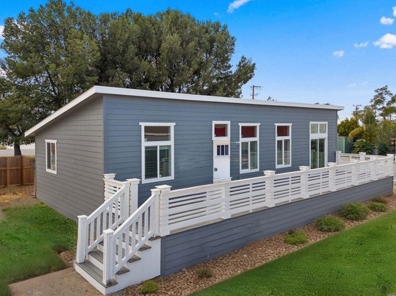 pacific freedom terracotta grass n door exterior photo